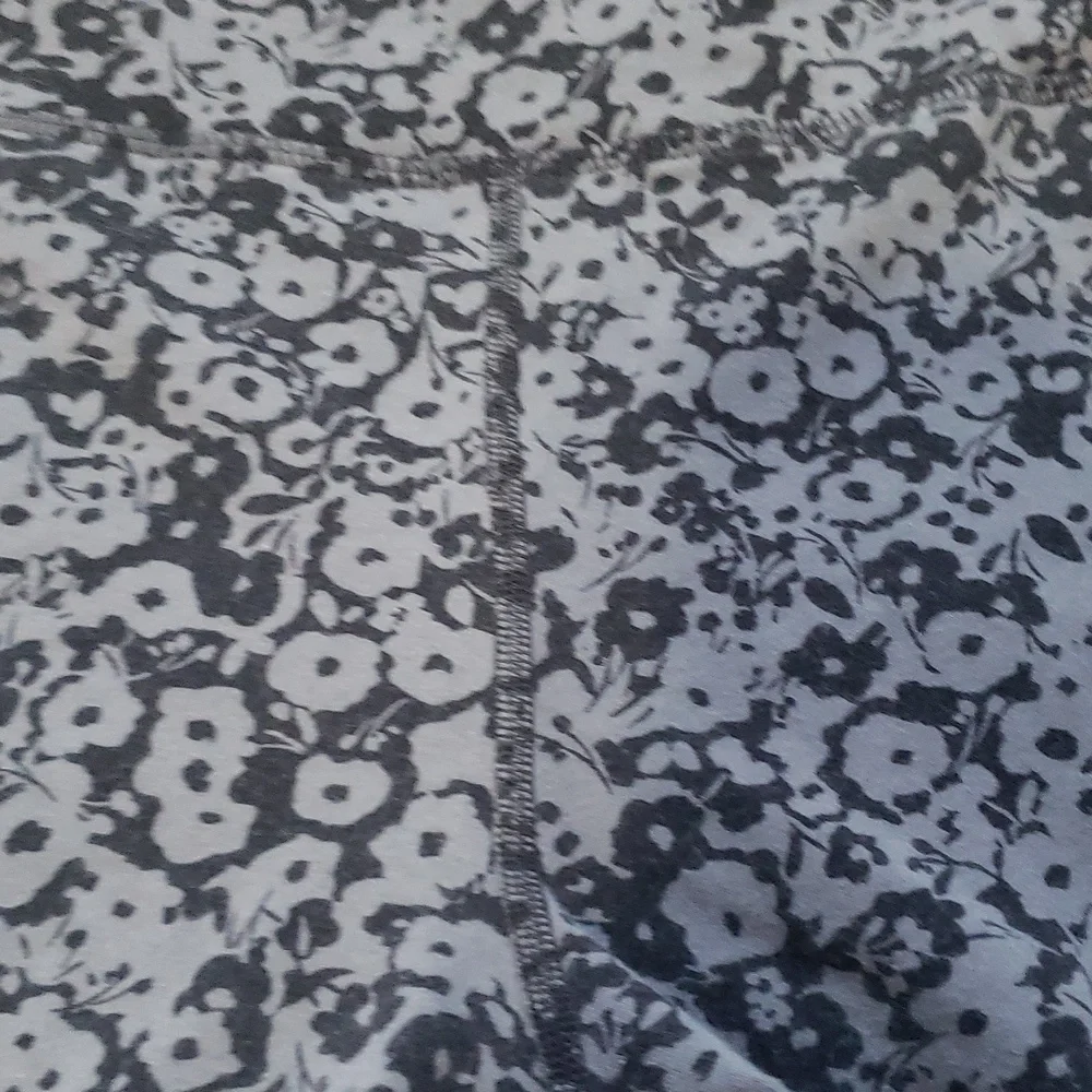 Xersion stretchy floral black colored leggings - Picture 10 of 14